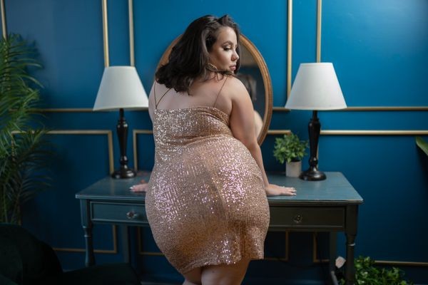 与芝加哥伴游多汁乔琳的幽会